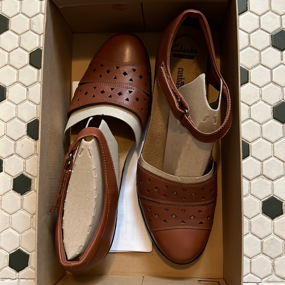 Clark’s BNIB Wendy Laurel tan leather shoes. Size 11